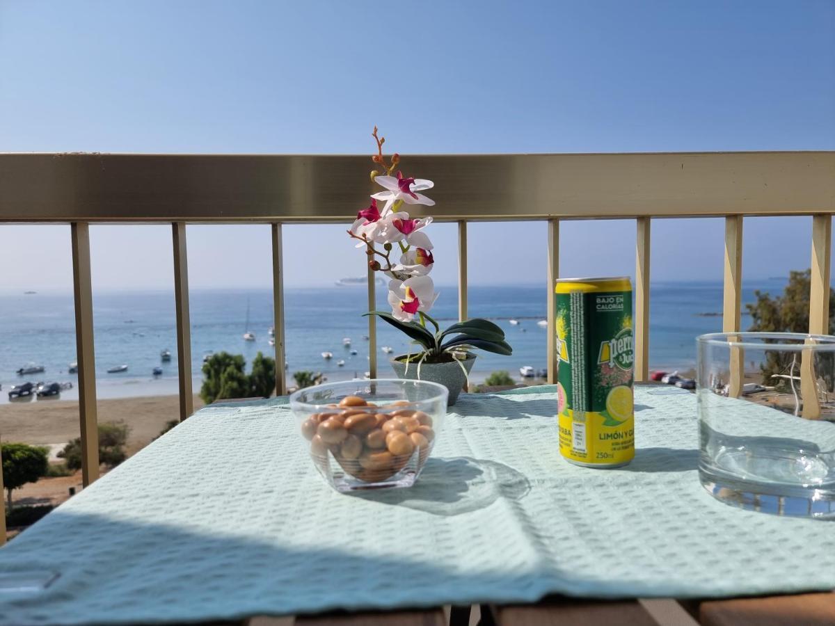 Super Modern Beachfront 1 Bedroom - Sleeps 4 Limassol Exterior foto